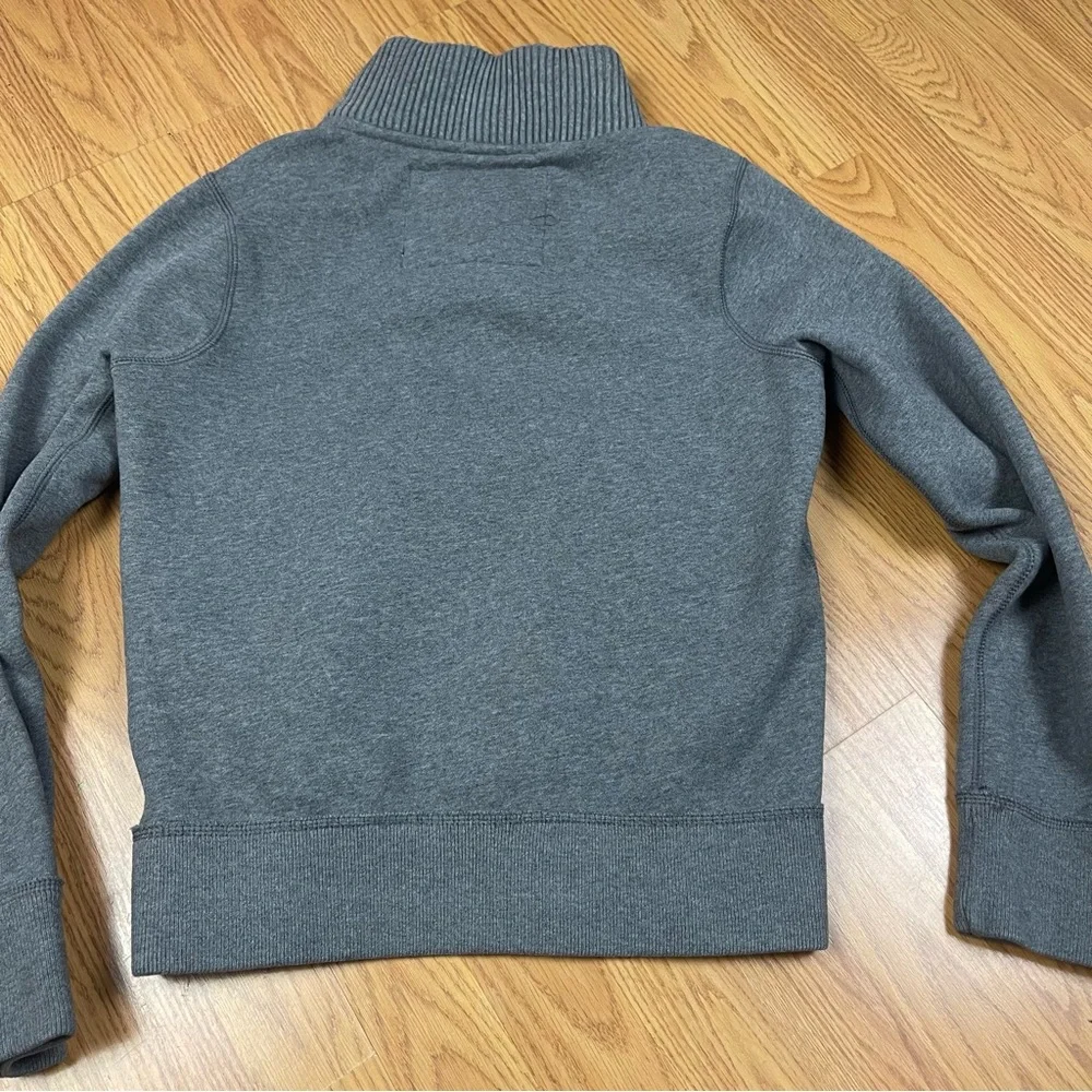 Abercrombie & Fitch Vintage Muscle Fit Gray Henley Mock Neck Sweatshirt - Picture 7 of 13
